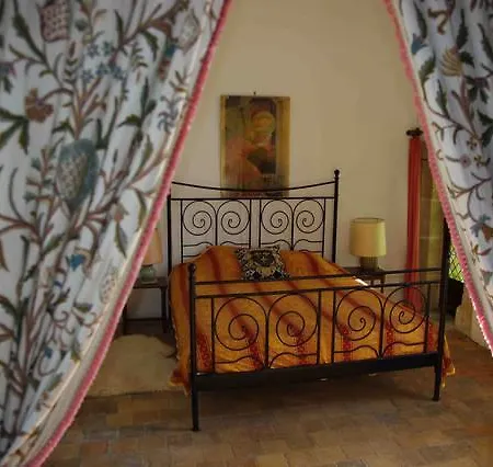 Konukevi Chateau De Vermette